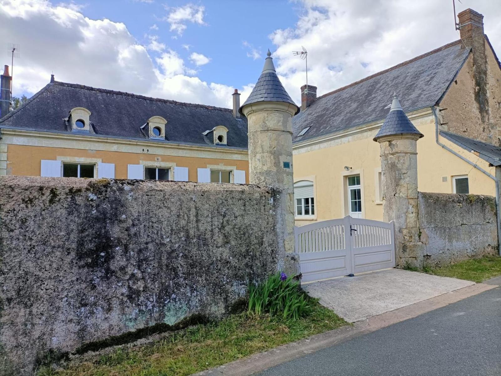 Domaine De L'Etangsort Hotel Courdemanche  Exterior photo